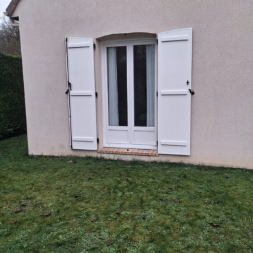 Volets battants Trotter en aluminium isolés et cintrés installés à Faÿ-lès-Nemours