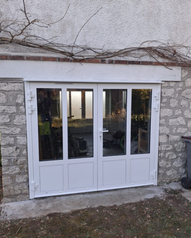 fenêtres aluminium Oknoplast blanches rénovation maison Montigny-sur-Loing avant après menuiseries