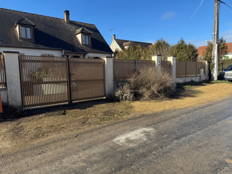 portails battants aluminium Kostum avec clôture assortie Villiers sous Grez
