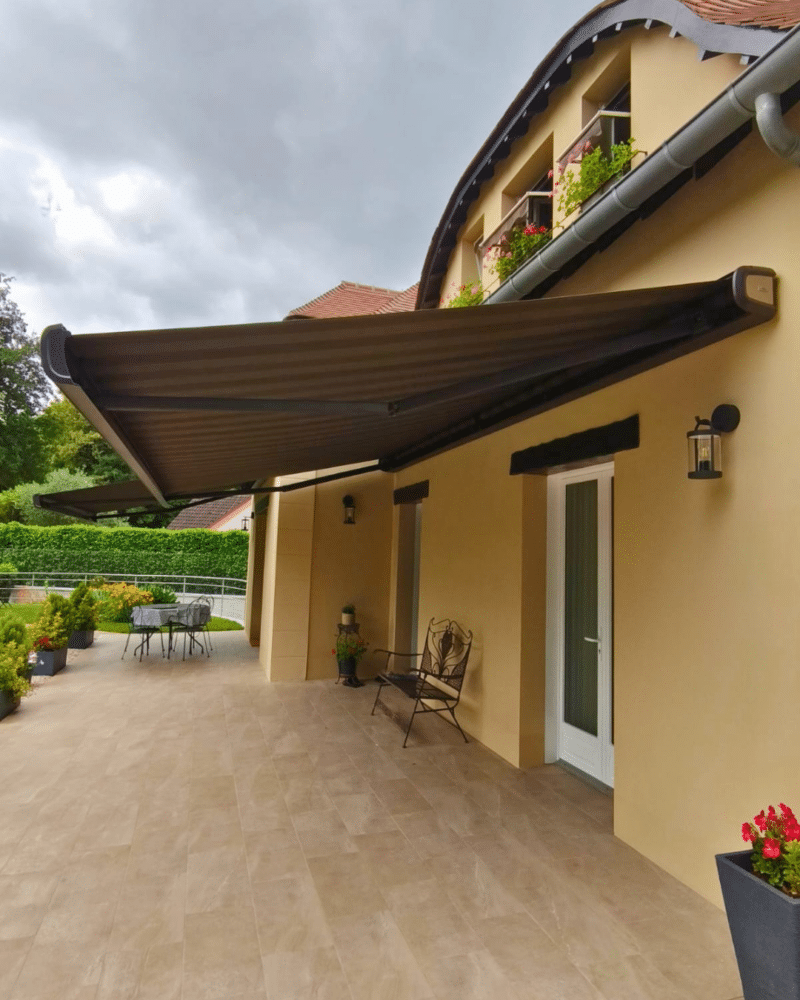 installation store banne sur mesure terrasse pavillon boissettes