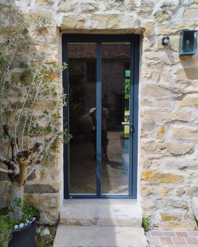 menuiserie millet simple effet verriere ral 7016 maison ancienne