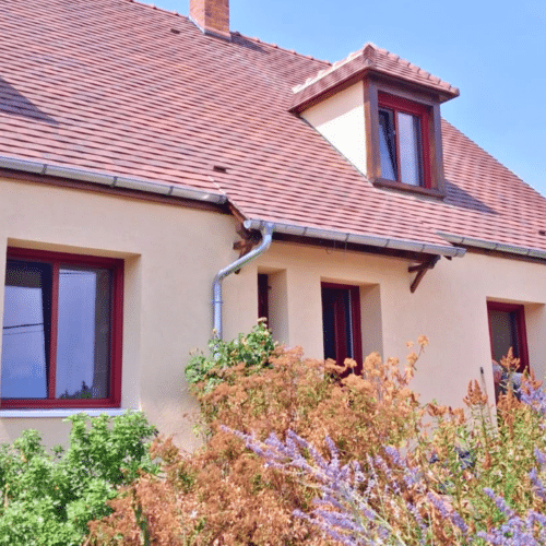 Menuiseries Millet SiMple RAL 3004 installées par YOVÉ à Villiers-sous-Grez